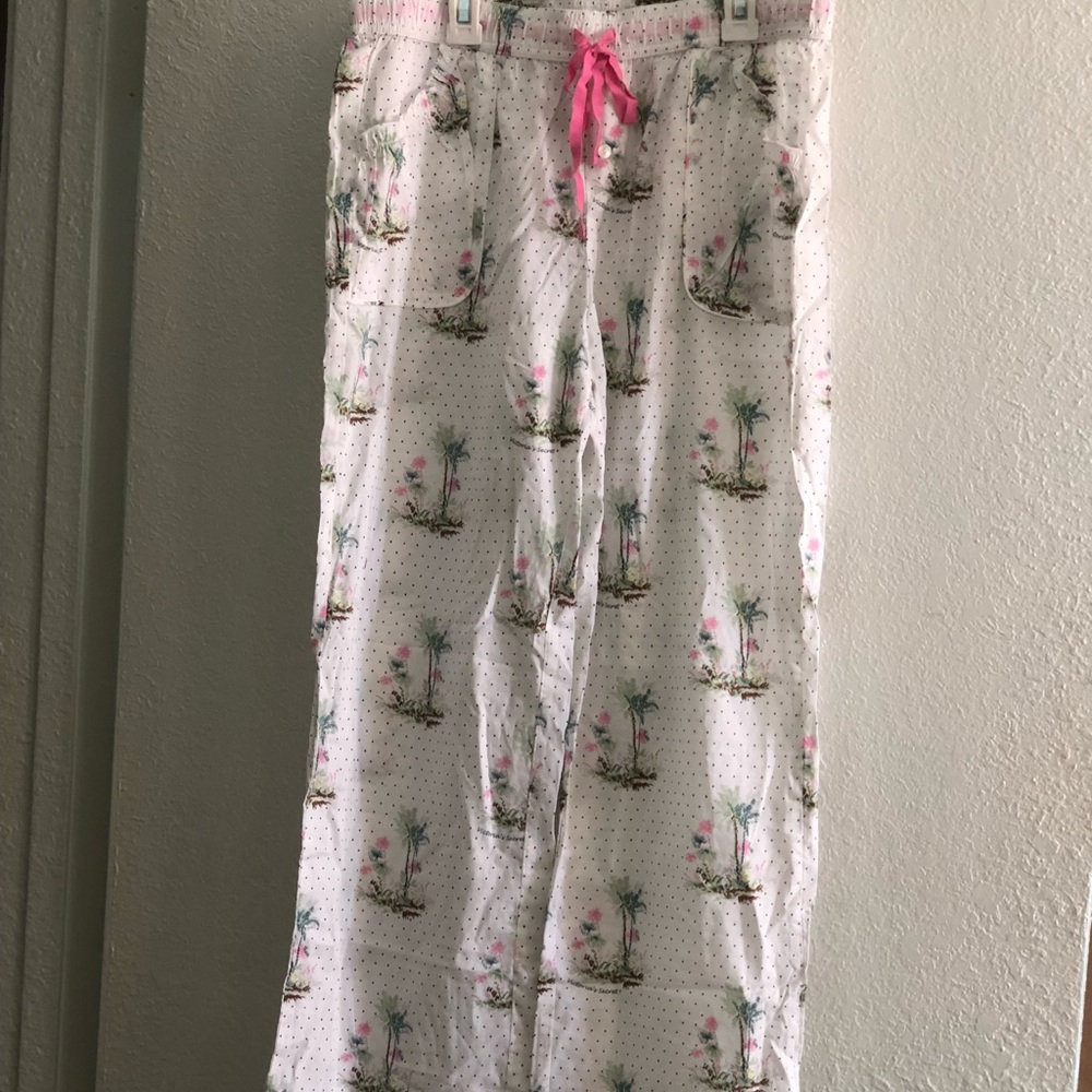 NWOT Victoria’a Secret white,pink,green pj pants size m has palm trees on them